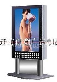 城市公共設(shè)施與廣告制作的融合創(chuàng)新 滾動(dòng)換畫廣告燈箱、閱報(bào)欄與路名牌